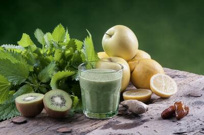 Juice from KIWI, apples leafy green Juice from KIWI, apples leafy green